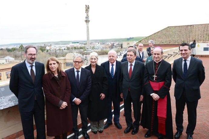 (Desde Izda.) Molina, López, Fuentes, Del Pozo, Aguirre, Planas, Fernández Y Bellido, En El Mirador Del CIR De La Mezquita Catedral De Córdoba.