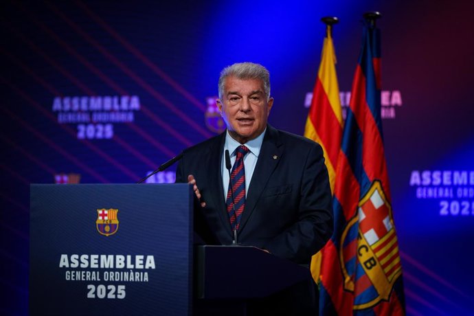 Archivo - Arquivo - O presidente do FC Barcelona, Joan Laporta, na Assembleia Geral Ordinária do clube em outubro de 2025.