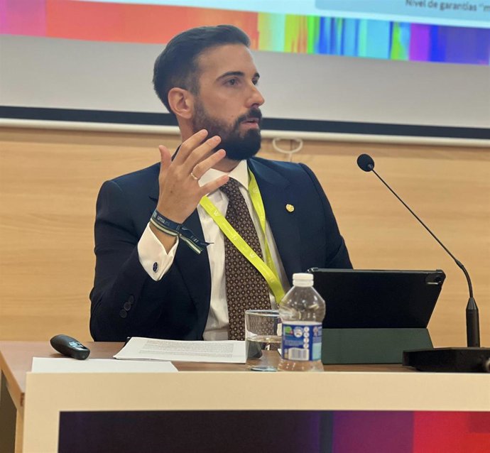 Una investigación desarrollada por el profesor de la Facultad de Derecho de la Universidad de Málaga Guillermo Sánchez ha analizado la influencia de la inteligencia artificial en la autoliquidación tributaria