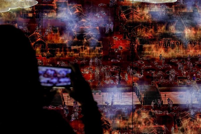 La obra digital 'The World of Irreversible Change' avanza en su destrucción en el Centro de Arte Hortensia Herrero