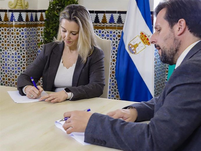 Acuerdo entre el Ayuntamiento de Alcalá de Guadaíra y el Consejo de Hermandades de la localidad.