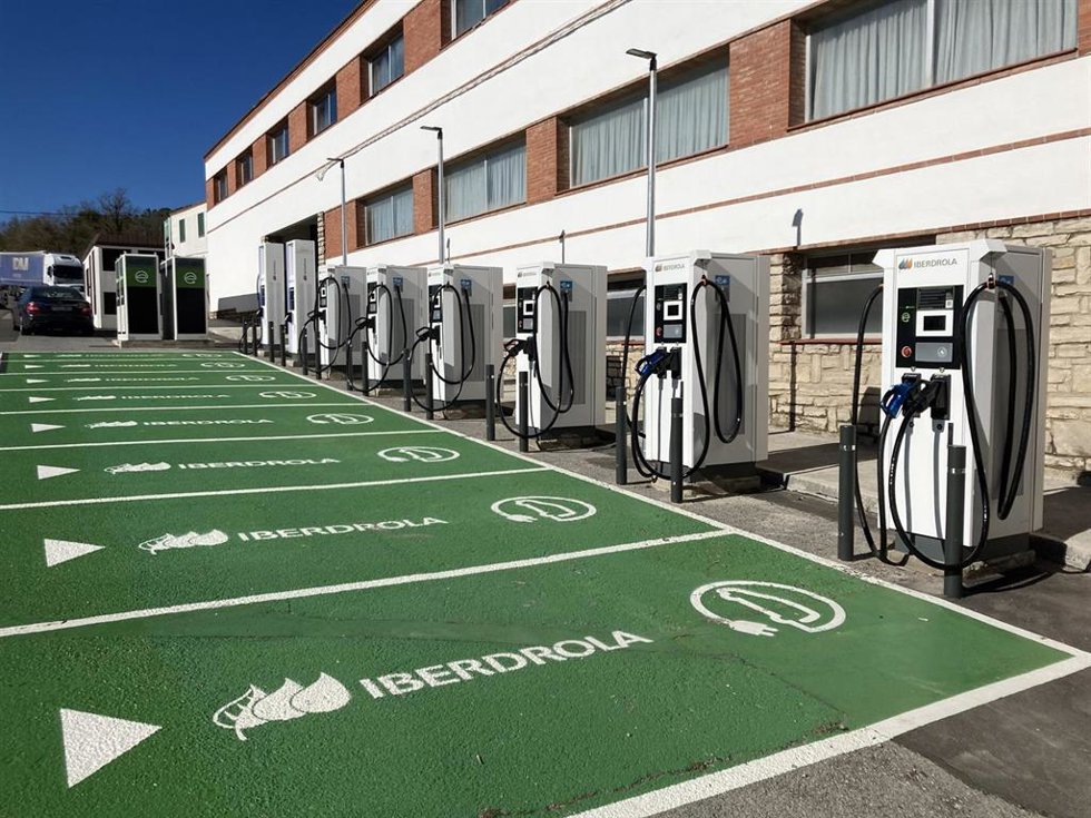 Estación de recarga ultrarrápida de Iberdrola en La Panadella (Barcelona).