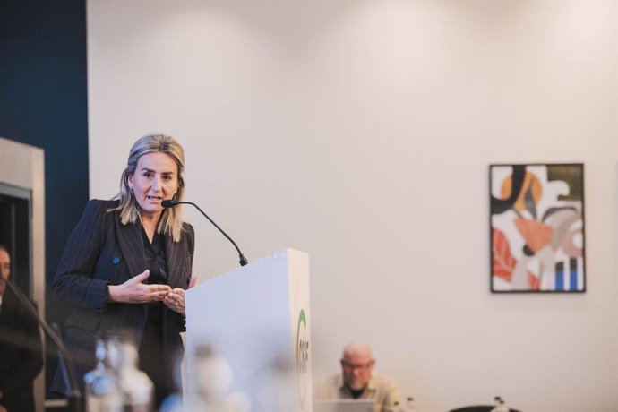 La ministra de Educación, Formación Profesional y Deportes, Milagros Tolón, en un acto de CSIF