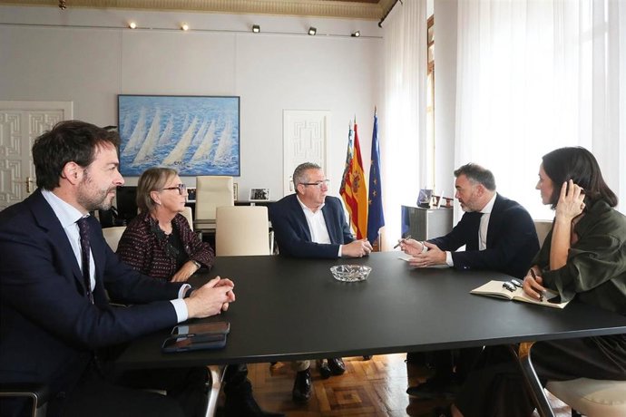 José Díez y Toni Pérez se reúnen para abordar "iniciativas conjuntas" de Generalitat y Diputación de Alicante
