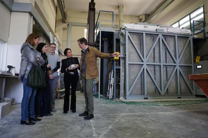 Gálvez (2ª izda.), durante su visita al Centro de Innovación Andaluz para la Construcción Sostenible, Fundación CIAC.