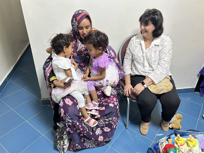 Khadija y Cherive durante la visita.