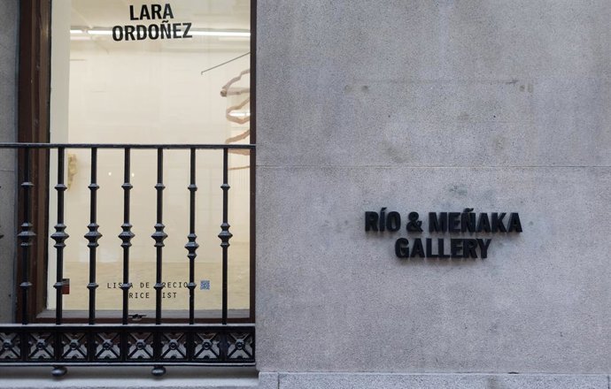 Fachada de la galería de arte ‘Río & Meñaka’ durante la huelga que afecta a las galerías de arte en España, a 2 de febrero de 2026, en madrid (España). Con el lema ‘Puertas Cerradas al 21%’ las galerías de arte españolas protestan desde el 2 de febrero ha