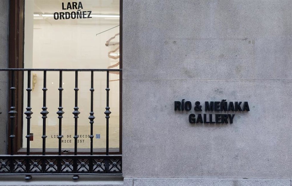 Fachada de la galería de arte Río & Meñaka durante la huelga que afecta a las galerías de arte en España, a 2 de febrero de 2026, en madrid (España). Con el lema Puertas Cerradas al 21% las galerías de arte españolas protestan desde el 2 de febrero 