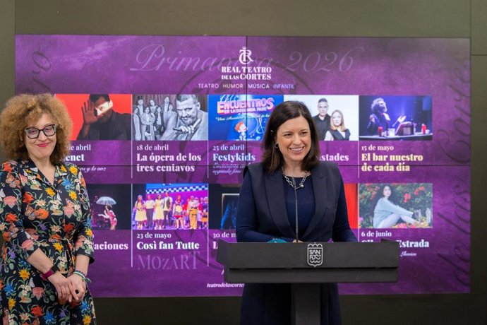 La alcaldesa de San Fernando (Cádiz), Patricia Cavada, y la concejala de Cultura, Pepa Pacheco, presentan la nueva temporada de primavera del Teatro Las Cortes.