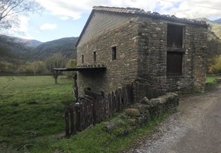 Archivo - España vaciada, medio rural, vivienda, casa piedra.