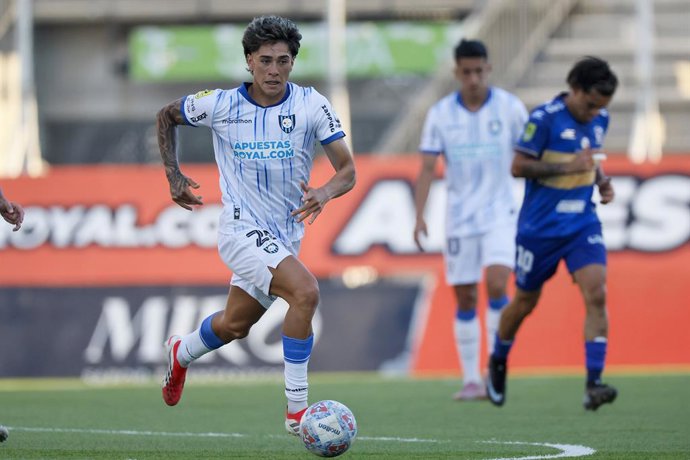 Futbol, Everton vs Huachipato. Fecha 3, Liga de Primera 2026. El jugador de Huachipato Maximiliano Gutierrez es fotografiado durante el partido de primera division contra Everton disputado en el estadio Nicolas Chahuan de La Calera,