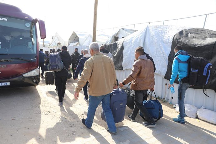 February 2, 2026, Gaza City, Gaza Strip, Palestinian Territory: Palestinian Authority employees prepare to move to the Rafah border crossing on the Egyptian-Palestinian border to begin their duties on the Palestinian side. Khan Younis, southern Gaza Strip
