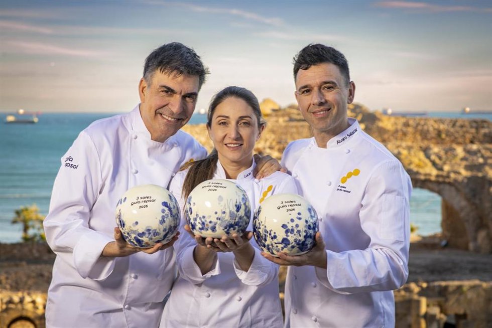 De izquierda a derecha: Ramón Freixa, de Ramón Freixa Atelier (Madrid); Lucía Freitas, de A Tafona (Santiago de Compostela), y Álvaro Salazar, de Voro (Mallorca).