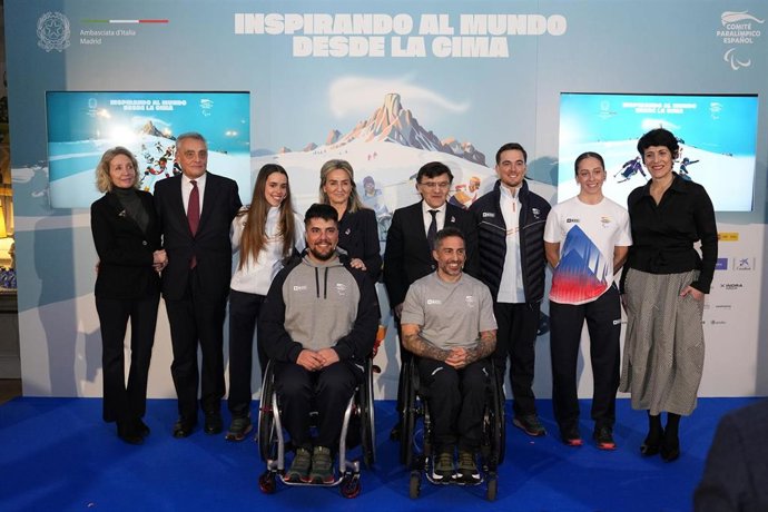 Foto de familia tras la presentación del equipo para los Juegos Paralímpicos de Invierno de Milán y Cortina d'Ampezzo de 2026