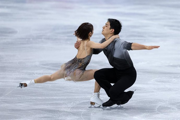 16 February 2026, Italy, Milan: Japan's Riku Miura and Ryuichi Kihara in action at the Figure Skating pairs skating free skating at Milano Ice Skating Arena during the Milano Cortina 2026 Winter Olympic Games. Photo: Fabrizio Carabelli/LiveMedia-IPA/ZUMA 