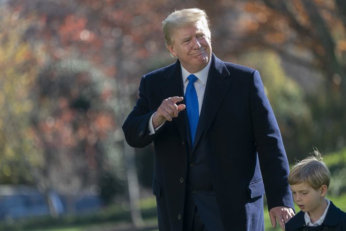 Archivo - Arquivo - 29 de novembro de 2020, Washington, Distrito de Columbia, EUA: O presidente dos Estados Unidos, Donald J. Trump, retorna à Casa Branca em Washington, DC, com seu neto, Joseph Kushner, após passar o fim de semana de Ação de Graças em Ca