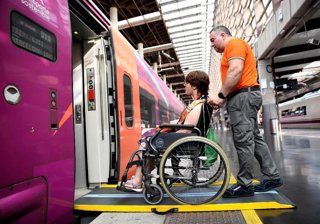 Archivo - Servicio de Adif Acerca