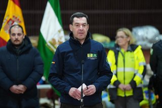 El presidente de la Junta de Andalucía, Juanma Moreno, durante una comparecencia ante los medios de comunicación en Adamuz, el día 22 de enero (Fotografía de Archivo)