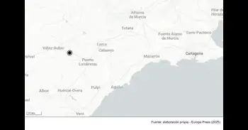 Un hombre resulta herido grave al colisionar su turismo contra un camión en Lorca