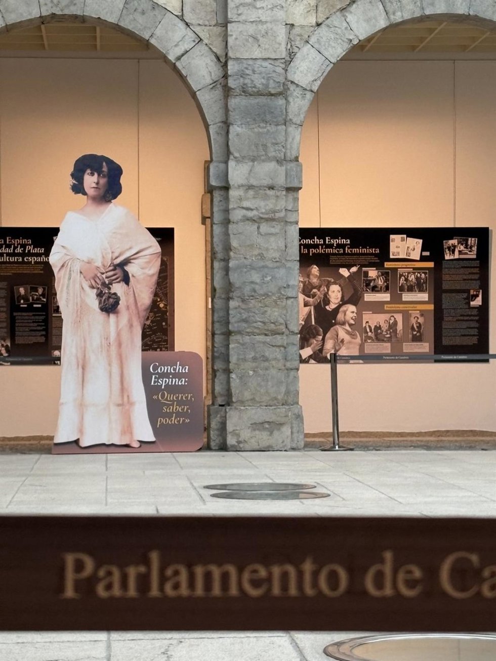 El Parlamento mantiene las visitas guiadas gratuitas a la exposición sobre Concha Espina hasta el 31 de marzo