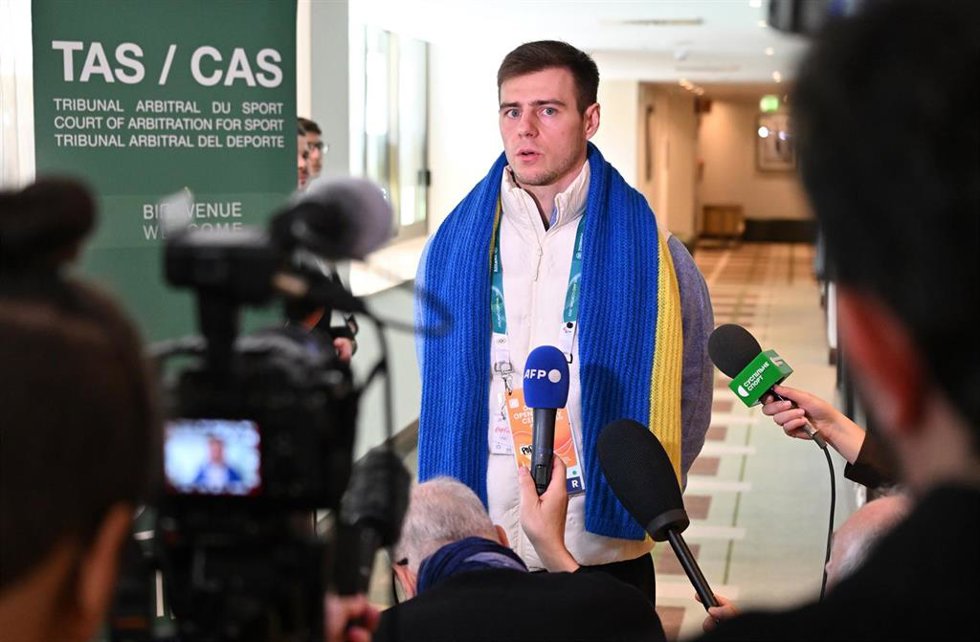 Vladyslav Heraskevych atiende a los medios durante los Juegos Olímpicos de Invierno de Milán-Cortina d'Ampezzo de 2026