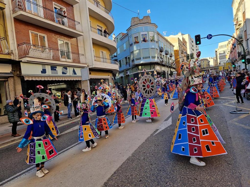 El Desfile de Carnaval de este sábado modifica parte de su recorrido y saldrá de la plazoleta de Mariano Catalina a las 16:30 horas