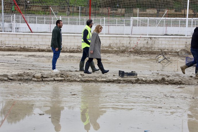 La presidente de la Diputación de Cádiz, Almudena Martínez, visita la localidad de Torre Alháquime, para interesarse por los daños y necesidades del municipio que el tren de borrascas ha provocado en la zona.