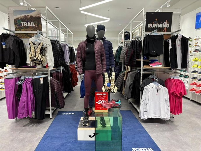 Joma refuerza su plan de expansión con la apertura en el Centro Comercial Vialia Estación de Vigo.