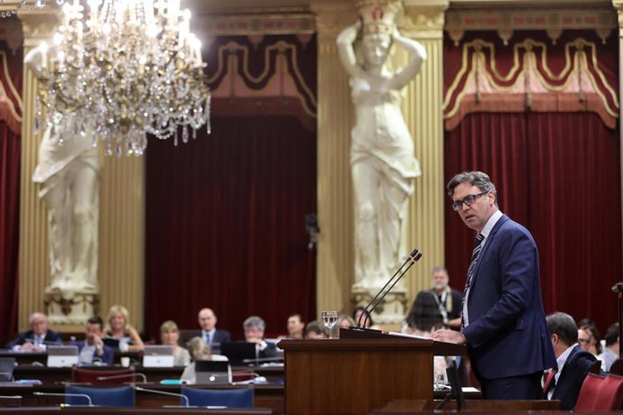 Archivo - El conseller de Economía, Hacienda e Innovación del Govern balear, Antoni Costa, interviene durante un debate de presupuestos autonómicos en el Parlament Balear, a 8 de julio de 2025, en Palma de Mallorca, Mallorca, Baleares (España). 