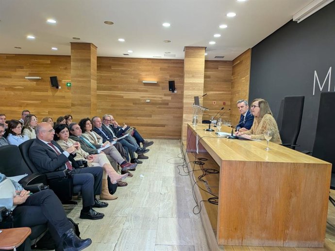 La presidenta de la Confederación, María Jesús Lafuente, durante la presentación del Esquema provisional de Temas Importantes relativo al cuarto ciclo de planificación hidrológica 2028-2033.