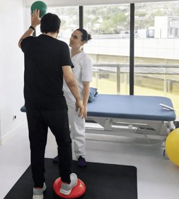 Expertos de Vithas Xanit advierten que las secuelas del ictus lacunar pueden confundirse con los efectos del envejecimiento y pasar desapercibidas