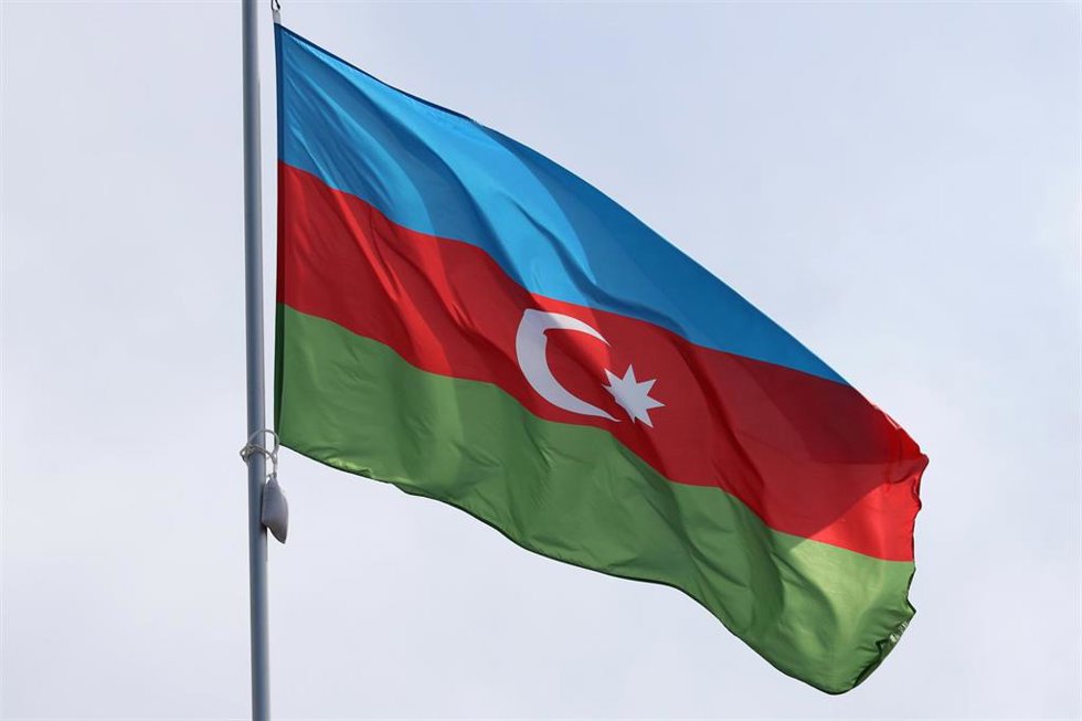 Archivo - Imagen de archivo de una bandera de Azerbaiyán.