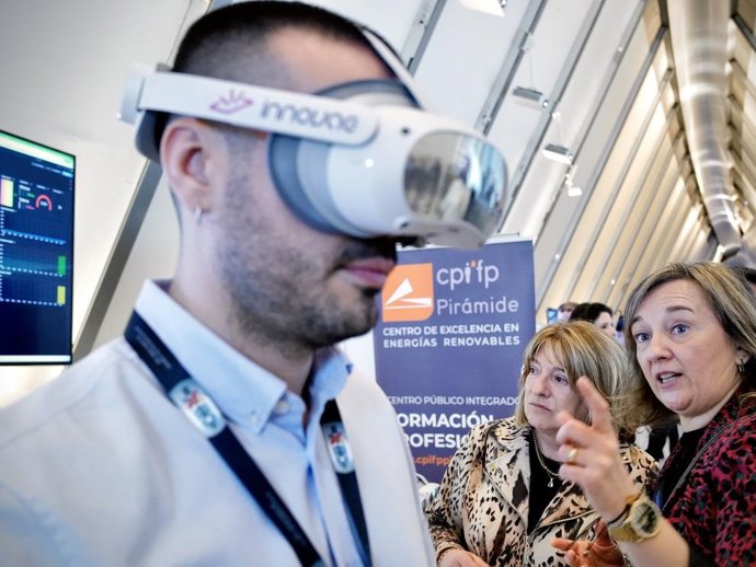 La consejera de Educación, Cultura y Deporte del Gobierno de Aragón, Tomasa Hernández, ha inaugurado Cexworking26.