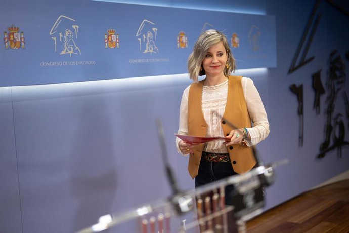 Archivo - La portavoz de Sumar en el Congreso, Verónica Martínez, llega a una rueda de prensa anterior a la Junta de Portavoces, en el Congreso de los Diputados, a 20 de mayo de 2025, en Madrid (España).