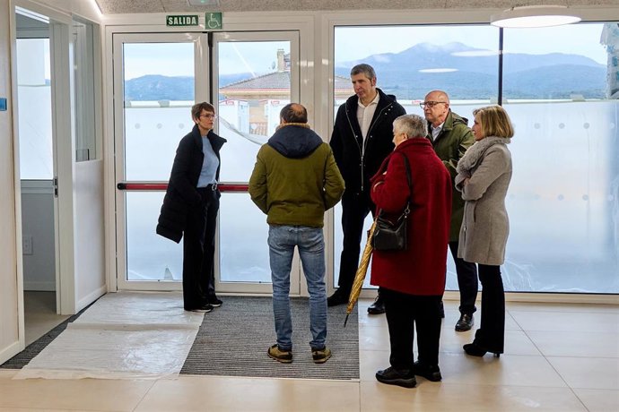 La presidenta de Navarra, María Chivite, visita las instalaciones del nuevo colegio público de Ancín