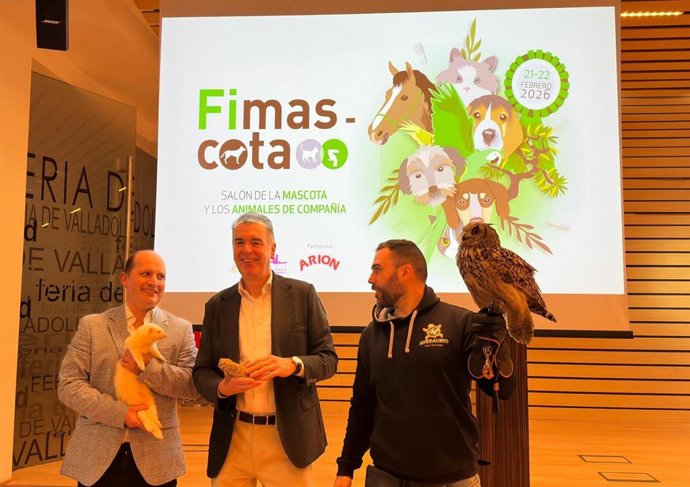 El presidente de la Sociedad Canina Castellana, Tomás Domínguez; el director general de la Feria de Valladolid, Alberto Alonso, y el responsable de la asociación Avesaurio, Arturo Pascual, en la presentación de Fimascota.