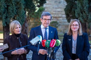 El consejero de Industria, Jorge Paradela, con la alcalde de Jerez, María José García-Pelayo.