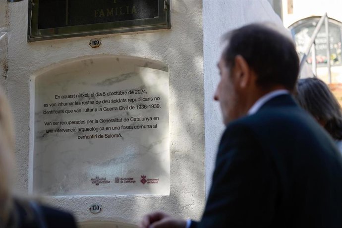 El conseller Ramon Espadaler durante una visita al Cementiri de Salomó, en una imagen de archivo