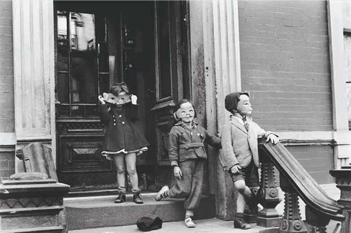 Helen Levitt New York, c. 1940