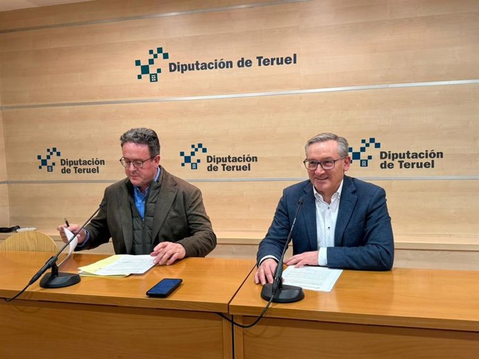 José Luis Alvir, diputado delegado de planes provinciales,  y Joaquín Juste, presidente de la DPT.