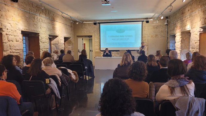 Asistentes a la primera jornada para tutores de residentes de medicina y enfermería comunitaria.