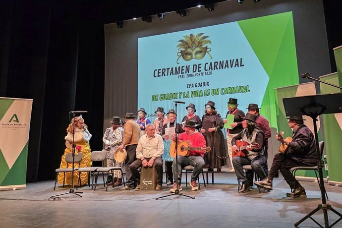 Usuarios de Centros de Participación Activa participan en el certamen de Carnaval en Guadix.