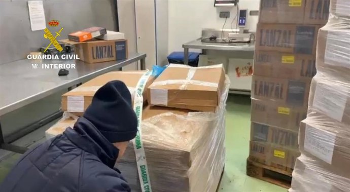 Inmobilizadas 186 toneladas de peixe conxelado en Marín (Pontevedra) após superarse a data de consumo preferente.