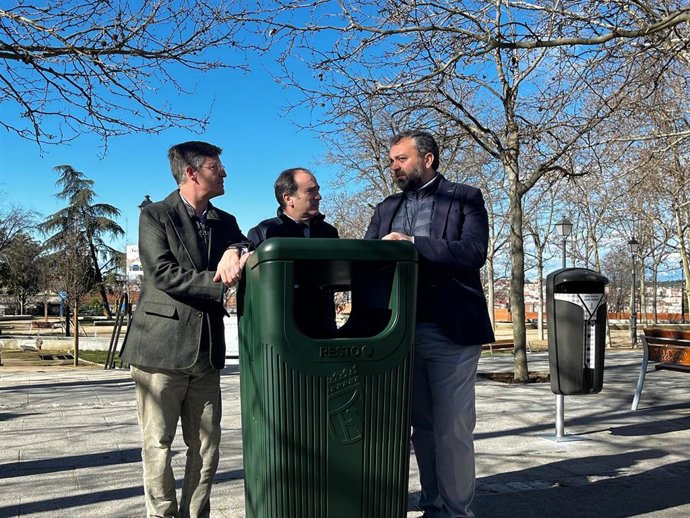 El Ayuntamiento refuerza la recogida de residuos en parques con la instalación de 2.000 papeleras XXL a partir de mayo