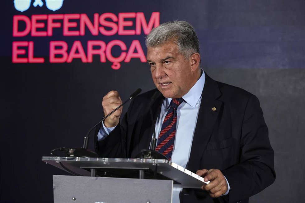 Joan Laporta en su campaña electoral con el proyecto 'Defensem el Bara', en su nueva sede electoral