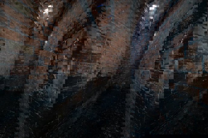 Trastero calcinado tras el incendio donde han muerto cinco jóvenes