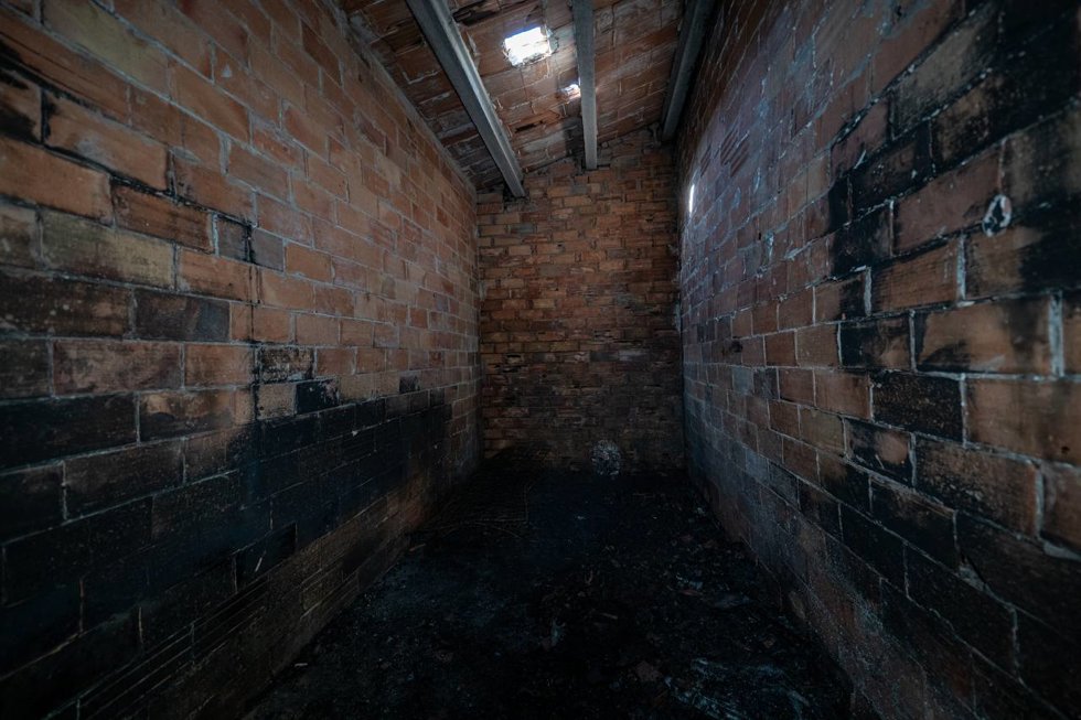 Trastero calcinado tras el incendio donde han muerto cinco jóvenes