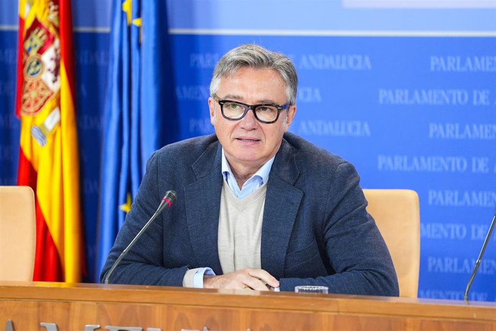 El portavoz del Grupo Parlamentario Vox, Manuel Gavira, durante la ronda de ruedas de prensa de portavoces de los grupos parlamentarios en el Parlamento de Andalucía, a 11 de febrero de 2026. (Foto de archivo).