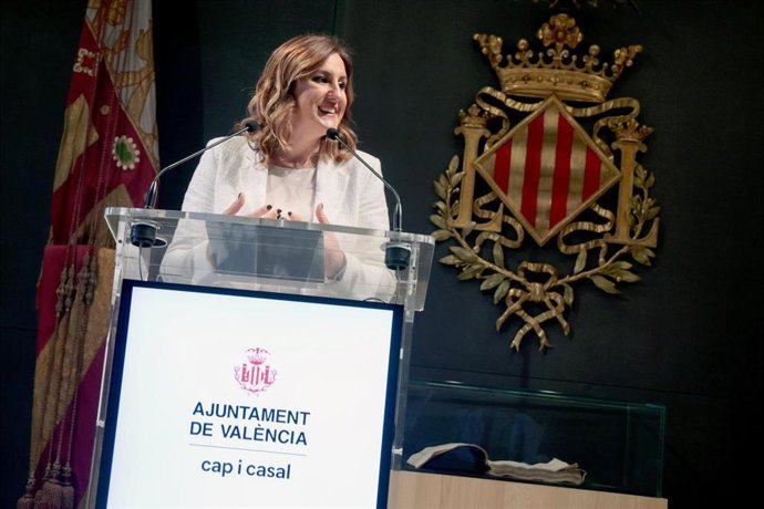 La alcaldesa de València, Maria José Catalá, presenta el nuevo lema institucional del Ayuntamiento, 'València, Cap i Casal',