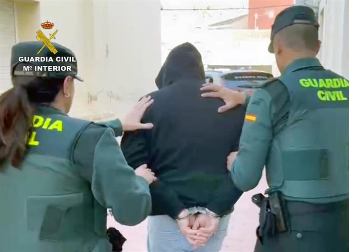 Guardia Civil detiene a cuatro jóvenes por extorsionar a un vecino de Pliego al que agredieron en grupo
